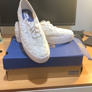 Keds triple floral embroidery platform sneaker. Size 7.5, never worn.